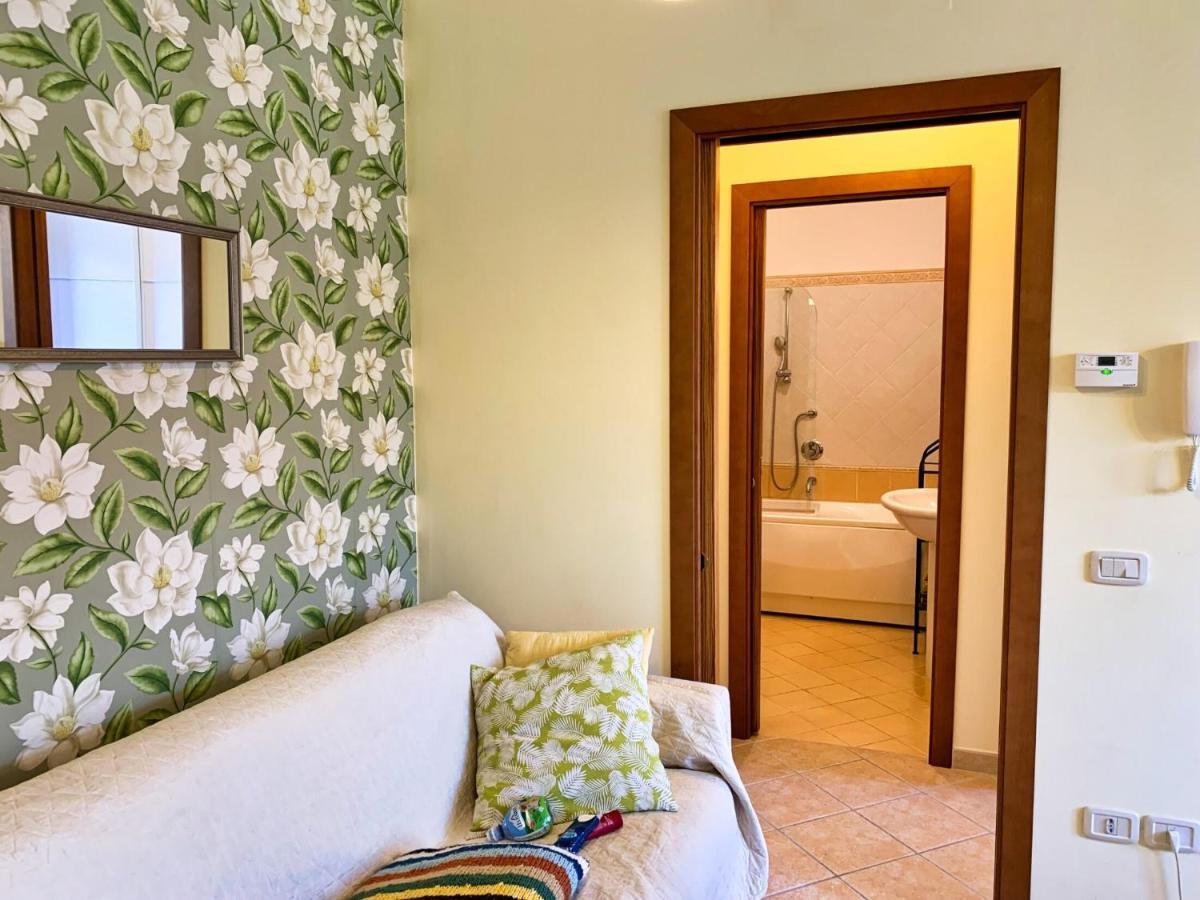 La Casa Di Lory Apartment Sarnano Bagian luar foto